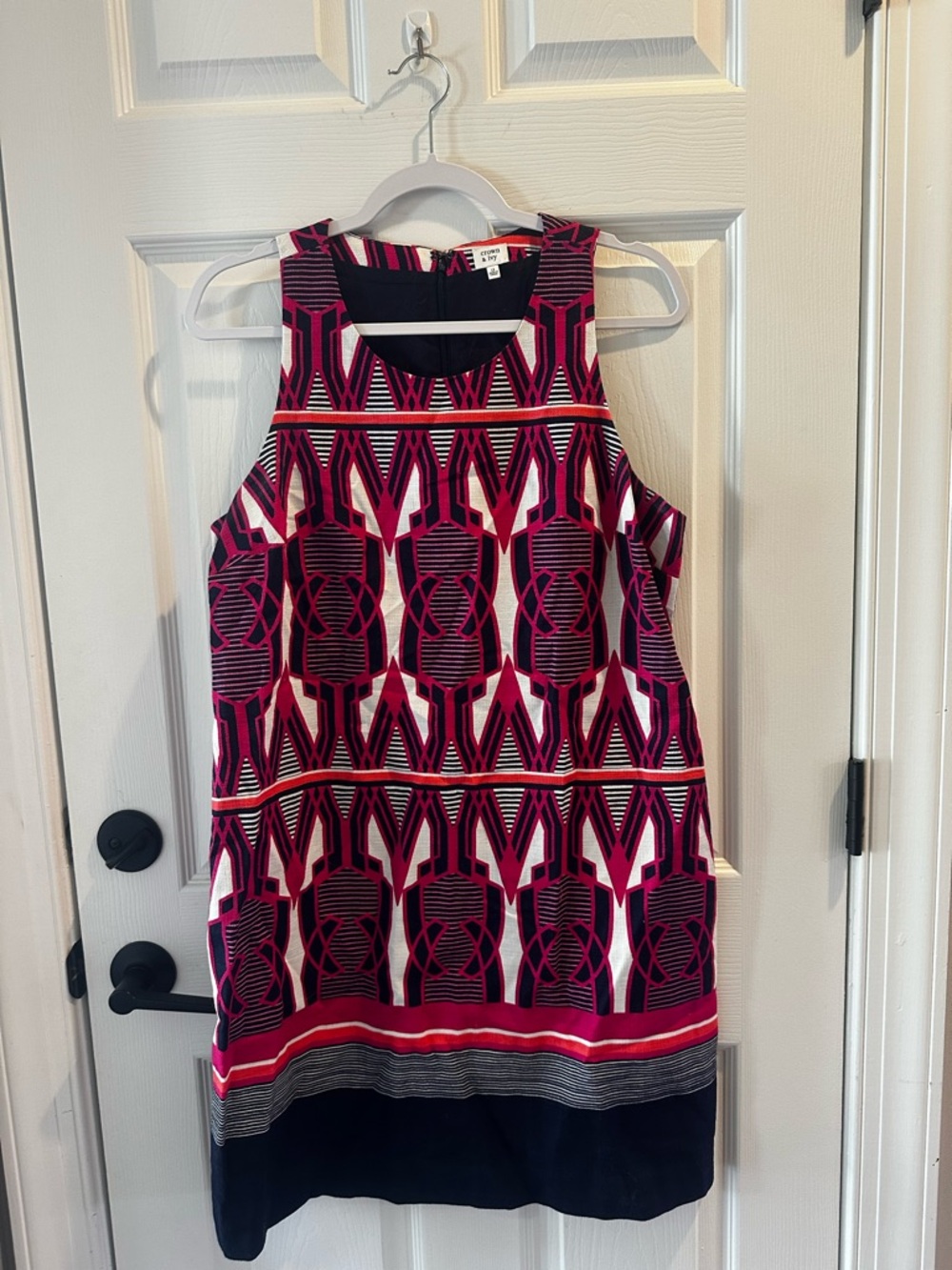 Crown & Ivy Sleeveless Geometric Print Shift Dress in Pink and Navy